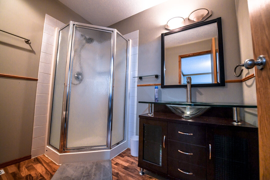 11066-11067 67 Ave in Grande Prairie, AB - Building Photo