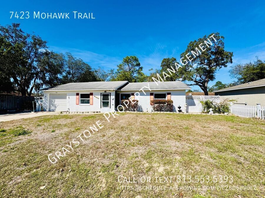 7423 Mohawk Trail in Spring Hill, FL - Foto de edificio