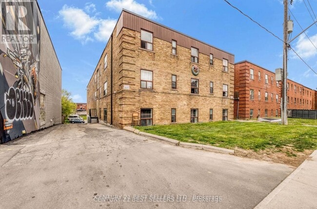 property at 990-990 O'Connor Dr