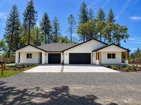 1752 Whitaker Rd in Paradise, CA - Building Photo