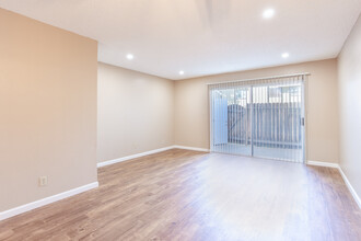 Royal Garden Apartments in Pleasanton, CA - Building Photo - Interior Photo