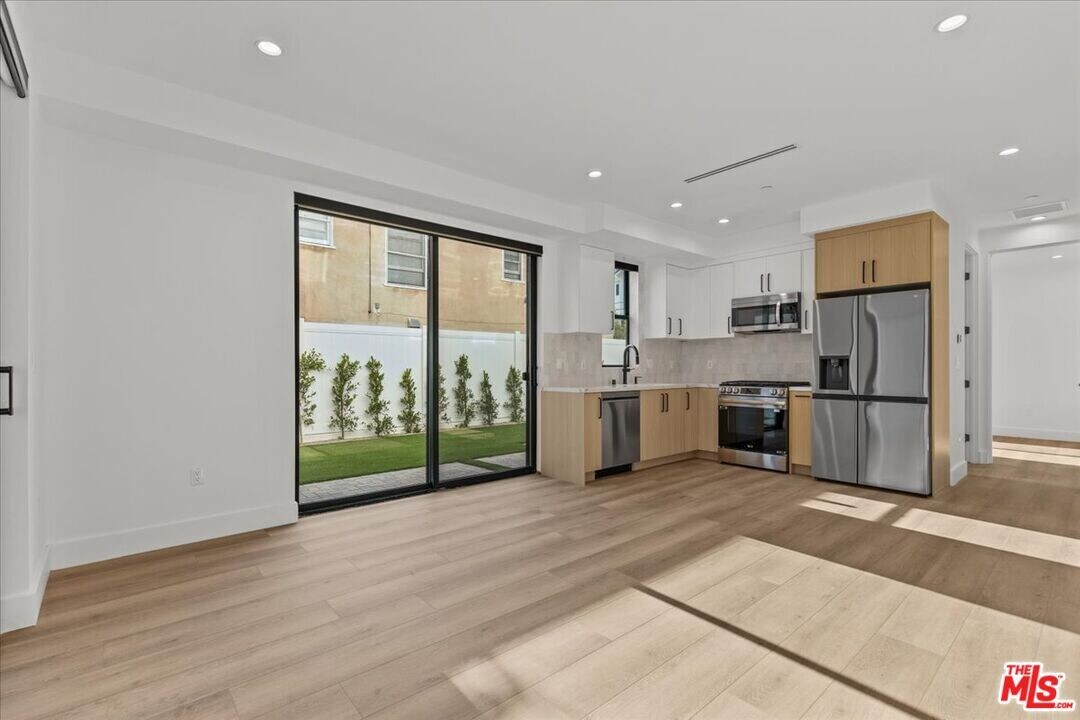 4823 Satsuma Ave in Los Angeles, CA - Building Photo