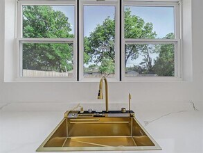 1943 McBroom St in Dallas, TX - Building Photo - Building Photo