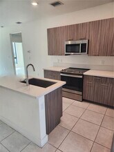 8301 NW 41st St in Doral, FL - Building Photo - Building Photo