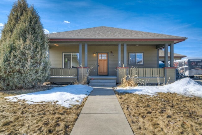 property at 32 E Clara Ct