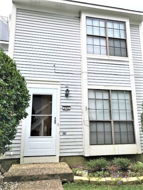property at 262 Settlers Park Dr