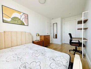 Furnished room/NOT APARTMENT, Unit 7E in Brooklyn, NY - Foto de edificio - Building Photo