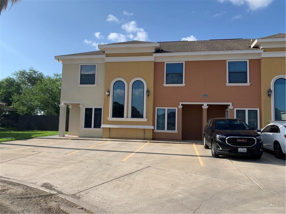 1504 W Fig Ave in Pharr, TX - Building Photo