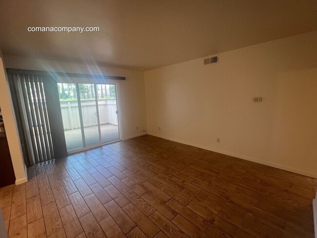 6878 Navajo Rd in San Diego, CA - Foto de edificio - Building Photo