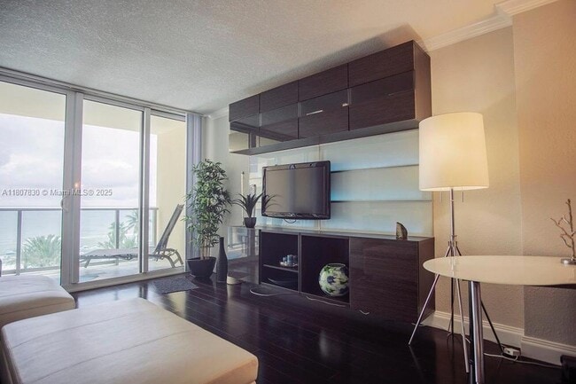 2501 S Ocean Dr, Unit 520 in Hollywood, FL - Building Photo - Building Photo