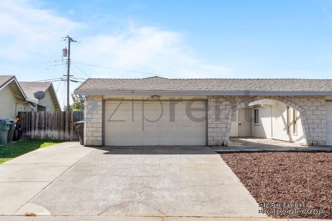 6102 Templeton Dr in Carmichael, CA - Building Photo - Building Photo
