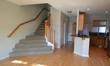 105 Coho Terrace in Rainier, OR - Building Photo - Building Photo