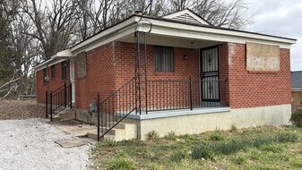 194 E Biscayne Rd in Memphis, TN - Building Photo