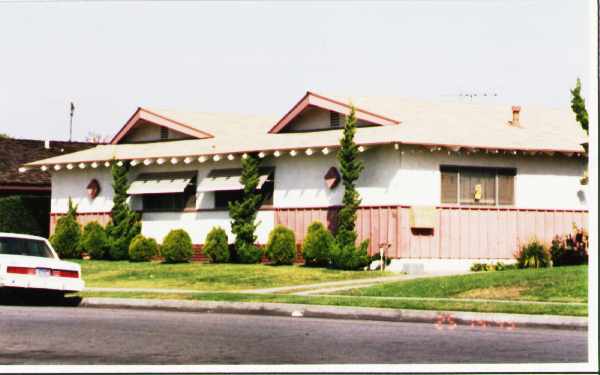 1043 N Lincoln St in Orange, CA - Foto de edificio - Building Photo