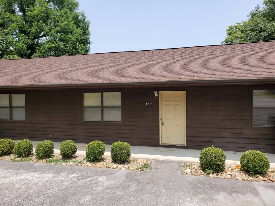 1717 Tuckaleechee Pike in Maryville, TN - Building Photo