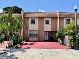890 W 81st Pl in Hialeah, FL - Building Photo