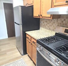 2212 Country Club Dr in Woodridge, IL - Building Photo - Building Photo
