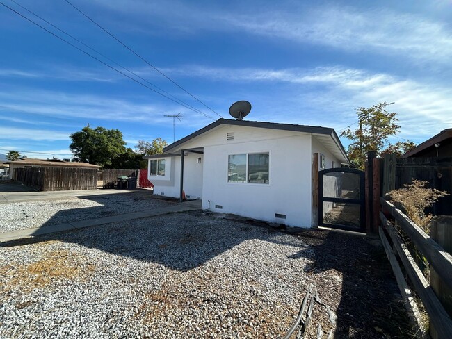 531 W Devonshire Ave in Hemet, CA - Building Photo - Building Photo