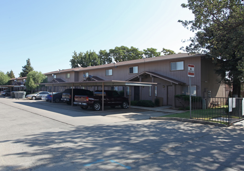 Willow Glen in Merced, CA - Building Photo