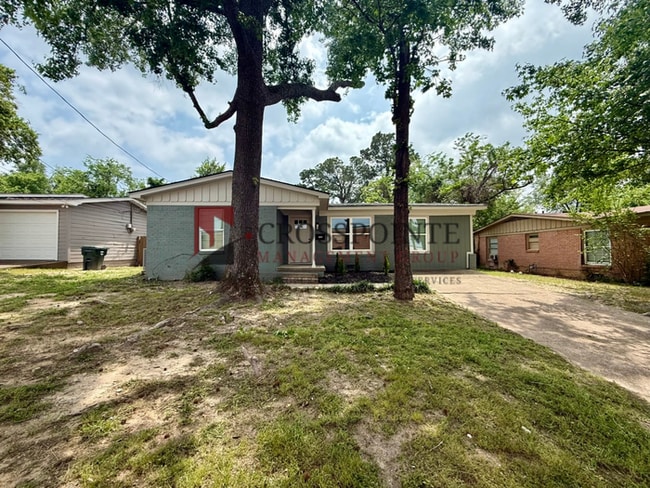property at 1309 Lamar St