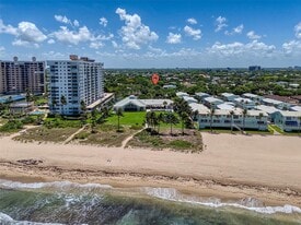 9 Gatehouse Rd in Sea Ranch Lakes, FL - Building Photo