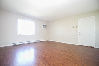 5359 Cresthaven Ln, Unit 3 in Toledo, OH - Foto de edificio - Building Photo