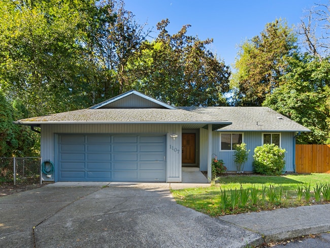 1107 Meadowview Ct in West Linn, OR - Building Photo - Building Photo