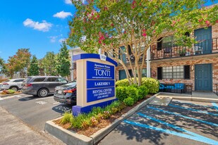 Lakeside V in Metairie, LA - Building Photo