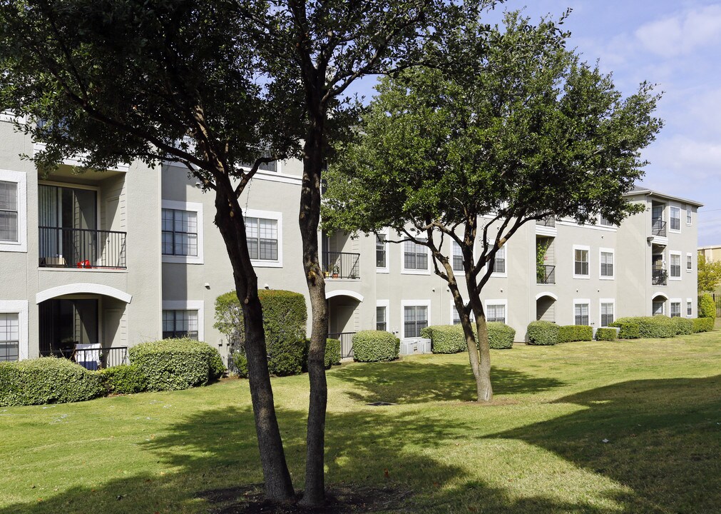The Pearl on Frankford in Dallas, TX - Building Photo