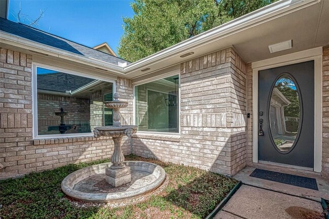 property at 416 Heatherwood Ct