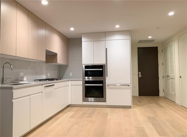 877 Francisco St, Unit 1005 in Los Angeles, CA - Building Photo - Building Photo