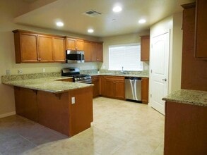 3173 Scott Ave in Clovis, CA - Building Photo - Building Photo