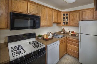 Londonderry Apartments in Gaithersburg, MD - Building Photo - Building Photo