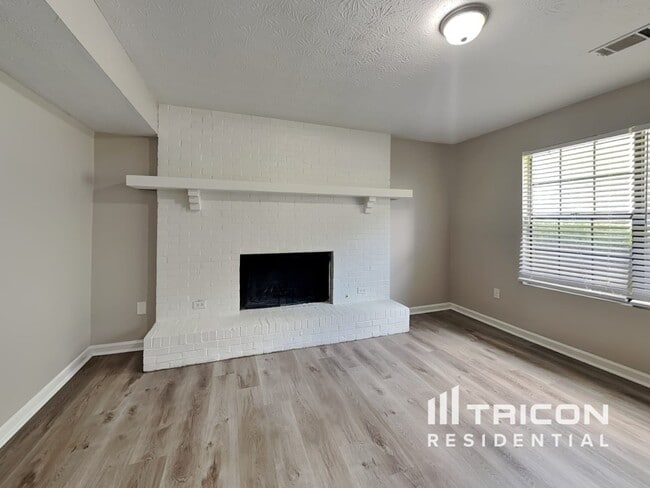 5708 St Thomas Dr in Lithonia, GA - Building Photo - Building Photo