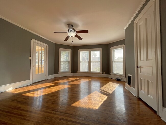 533 W Gray St, Unit B in Elmira, NY - Building Photo - Building Photo
