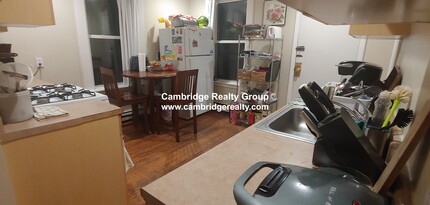 62 Pleasant St, Unit 1R in Cambridge, MA - Building Photo - Building Photo