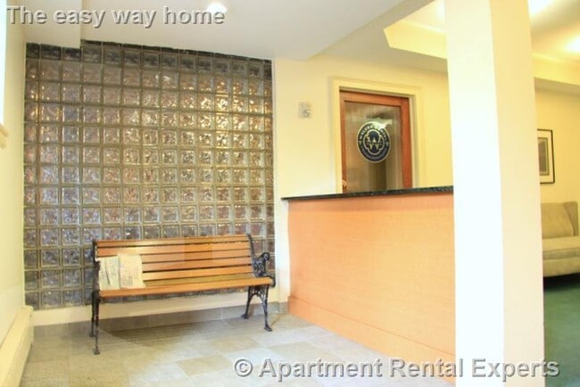 60 Brattle St, Unit #302 in Cambridge, MA - Building Photo - Building Photo