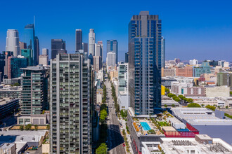 AVEN Apartments in Los Angeles, CA - Foto de edificio - Building Photo