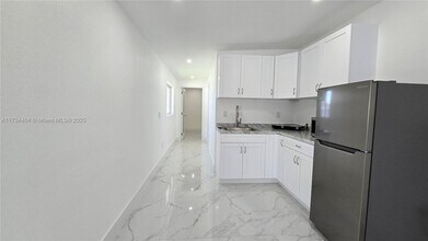 15586 SW 62nd Ter in Miami, FL - Building Photo - Building Photo