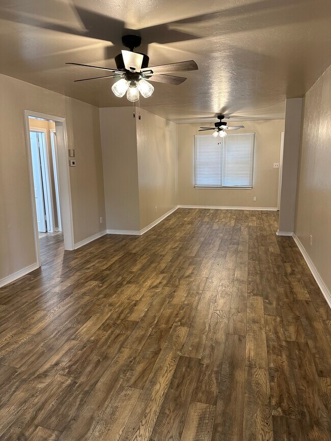 property at 1602 W Admiral Ave