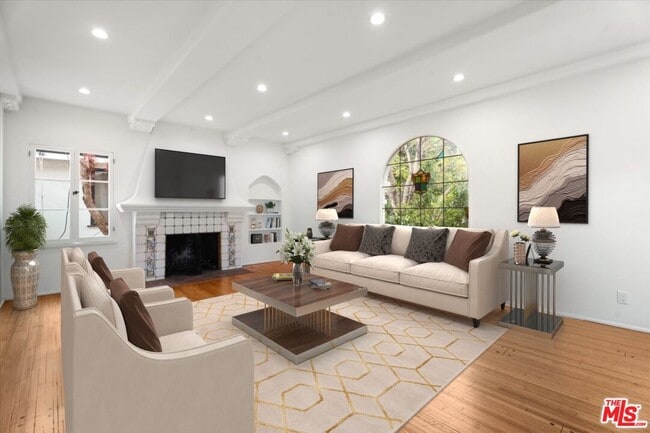 property at 205 S Reeves Dr