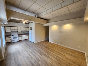 215 W Hazel St-Unit -3 in Albion, IN - Foto de edificio - Building Photo