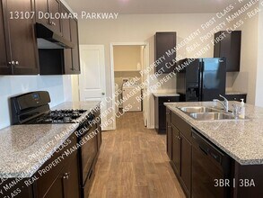 13107 Dolomar Pkwy in Saint Hedwig, TX - Building Photo - Building Photo