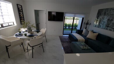 441 E 23rd St in Hialeah, FL - Building Photo - Building Photo