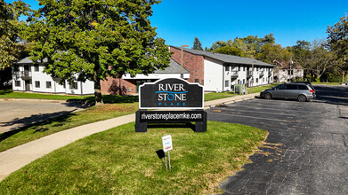 River Stone Place in Milwaukee, WI - Building Photo - Building Photo