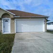 2510 SW Chestnut Ln in Port St. Lucie, FL - Building Photo - Building Photo