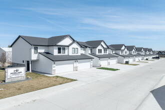 Edgeland at Bondurant Townhomes in Bondurant, IA - Foto de edificio - Building Photo