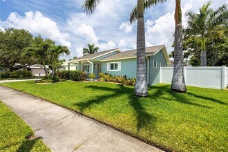 12103 71st Way in Largo, FL - Building Photo - Building Photo