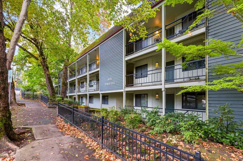 4926 S Corbett Ave in Portland, OR - Building Photo