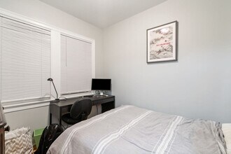594 E 2nd St, Unit 1 in Boston, MA - Foto de edificio - Building Photo